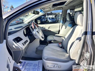 2013 Toyota Sienna — photo 13 view