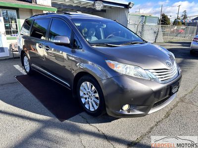 2013 Toyota Sienna — photo 9 view