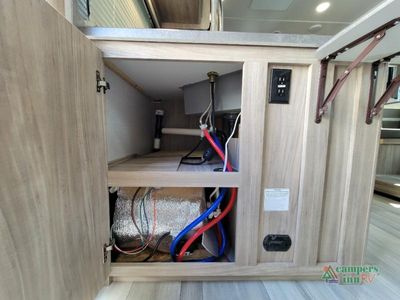 2022 Winnebago Minnie — photo 30 view