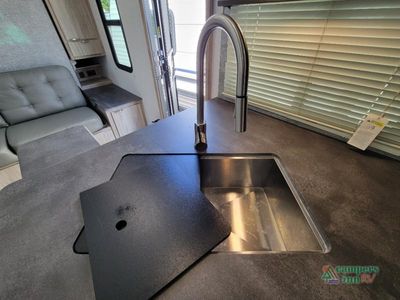 2022 Winnebago Minnie — photo 33 view