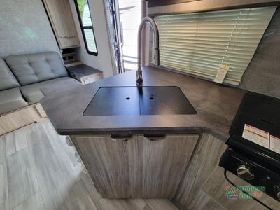 2022 Winnebago Minnie — photo 32 view