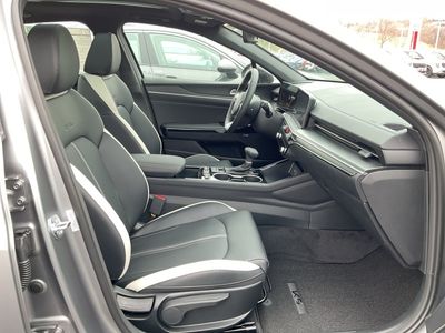 2026 Kia K5 — photo 15 view