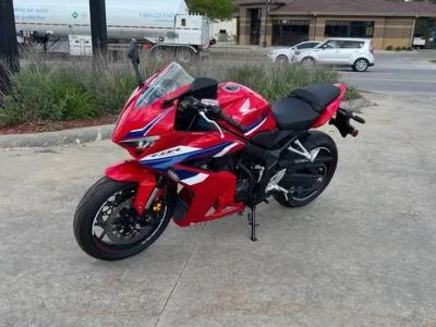 2026 Honda® CBR650R E-Clutch — front three-quarter view