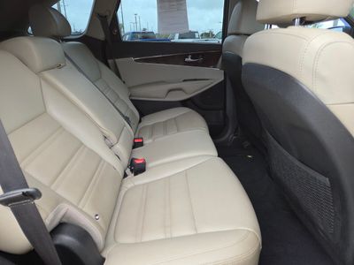 2018 Kia Sorento — photo 13 view