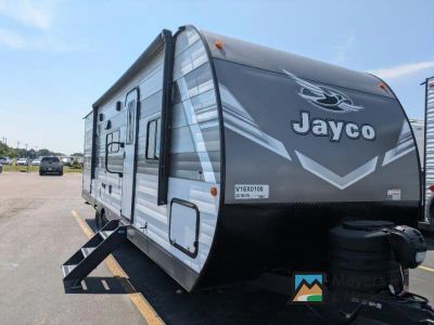 2027 Jayco Jay Flight 261BHS — front three-quarter view