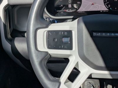 2025 Land Rover Defender 110 — photo 16 view