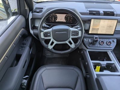 2025 Land Rover Defender 110 — photo 15 view