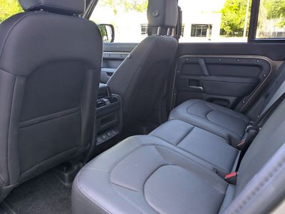 2025 Land Rover Defender 110 — photo 12 view
