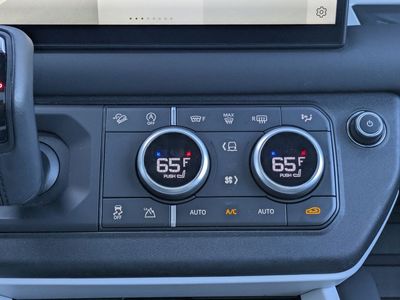 2025 Land Rover Defender 110 — photo 26 view