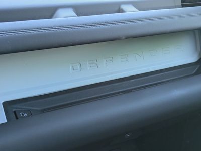 2025 Land Rover Defender 110 — photo 30 view