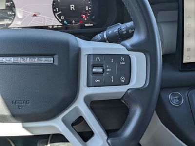 2025 Land Rover Defender 110 — photo 17 view