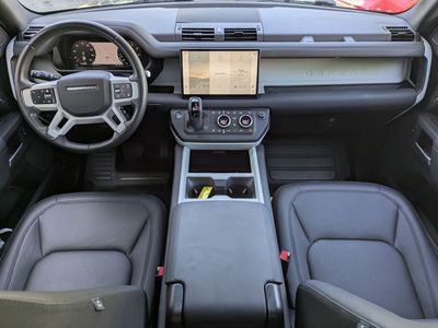 2025 Land Rover Defender 110 — photo 14 view