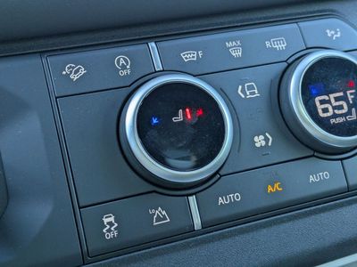 2025 Land Rover Defender 110 — photo 24 view