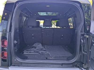 2025 Land Rover Defender 110 — photo 11 view