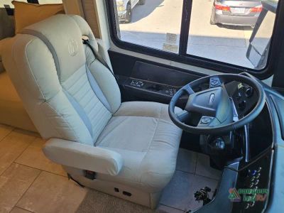 2027 Tiffin Motorhomes Phaeton — photo 13 view