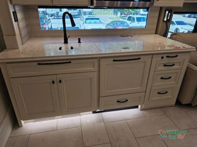 2027 Tiffin Motorhomes Phaeton — photo 22 view