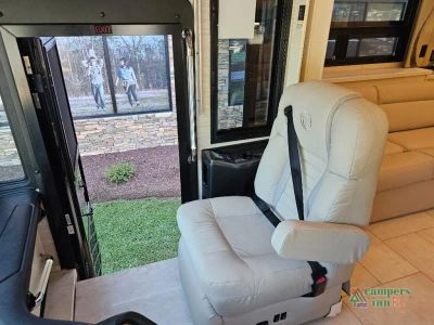 2027 Tiffin Motorhomes Phaeton — photo 15 view