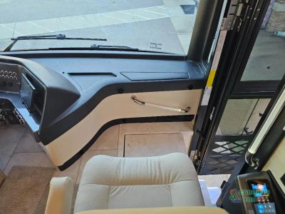 2027 Tiffin Motorhomes Phaeton — photo 16 view