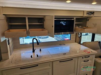 2027 Tiffin Motorhomes Phaeton — photo 33 view