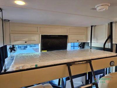 2027 Tiffin Motorhomes Phaeton — photo 18 view