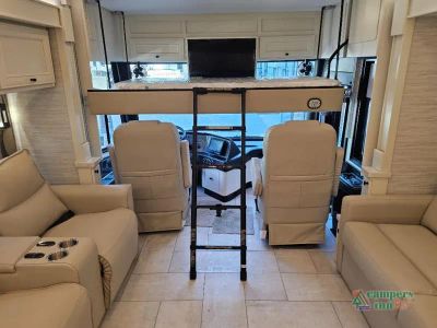 2027 Tiffin Motorhomes Phaeton — photo 17 view