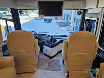 2027 Tiffin Motorhomes Phaeton — photo 12 view