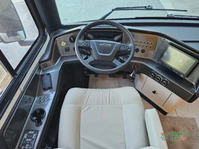 2027 Tiffin Motorhomes Phaeton — photo 14 view