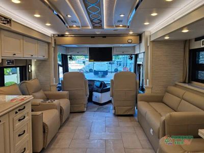 2027 Tiffin Motorhomes Phaeton — photo 11 view