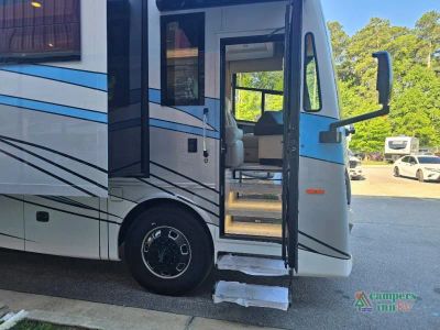 2027 Tiffin Motorhomes Phaeton — photo 7 view
