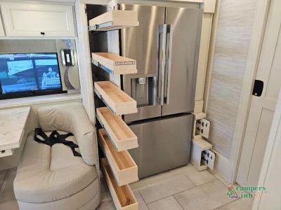 2027 Tiffin Motorhomes Phaeton — photo 38 view