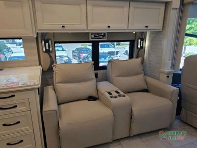 2027 Tiffin Motorhomes Phaeton — photo 50 view