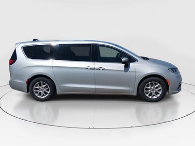 2023 Chrysler Pacifica - Photo 8