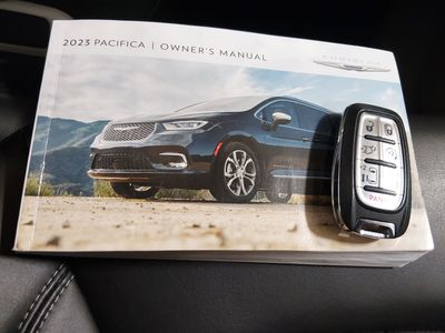 2023 Chrysler Pacifica - Photo 15