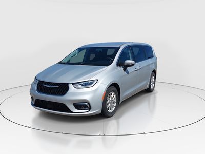 2023 Chrysler Pacifica - Photo 3