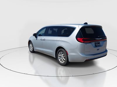 2023 Chrysler Pacifica - Photo 5