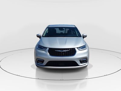 2023 Chrysler Pacifica - Photo 2