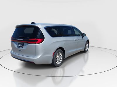 2023 Chrysler Pacifica - Photo 7