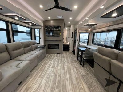2025 Jayco Pinnacle - Photo 11