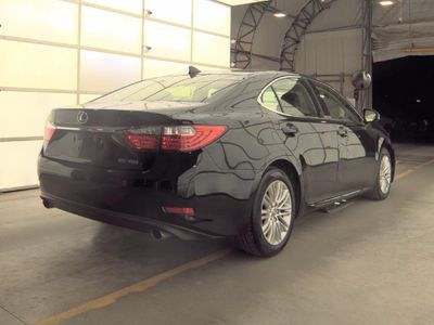 2015 Lexus ES — side profile view