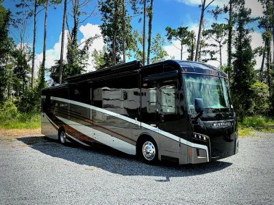2019 Winnebago Forza — front three-quarter view
