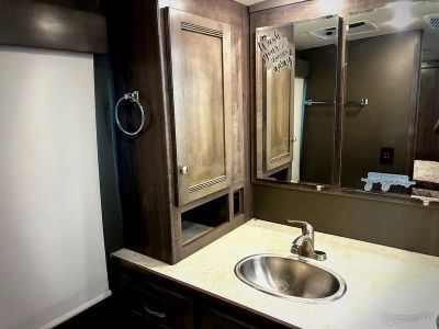 2019 Winnebago Forza — photo 16 view