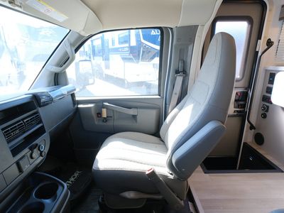 2026 Thor Motor Coach Pasadena SE — photo 11 view