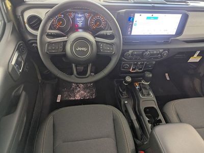 2026 Jeep Gladiator — photo 13 view