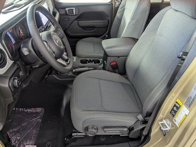 2026 Jeep Gladiator — photo 10 view
