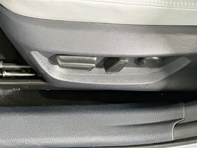 2025 Toyota Camry - Photo 13