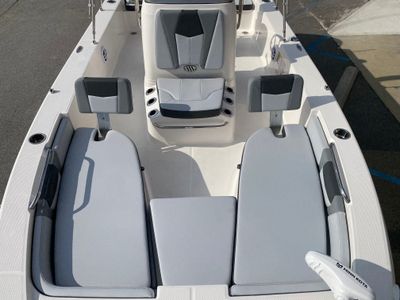 2026 Robalo 206 Cayman - Photo 2