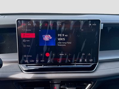 2026 Volkswagen Tiguan — photo 12 view
