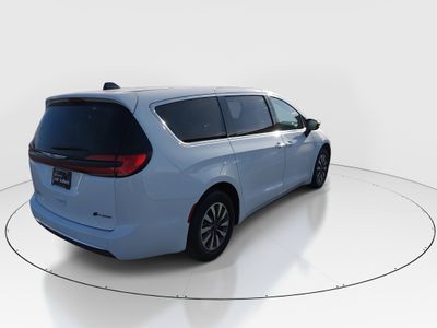 2024 Chrysler Pacifica — photo 7 view