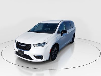 2024 Chrysler Pacifica — rear three-quarter view