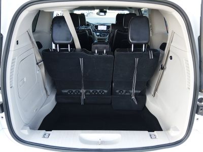 2024 Chrysler Pacifica — photo 11 view